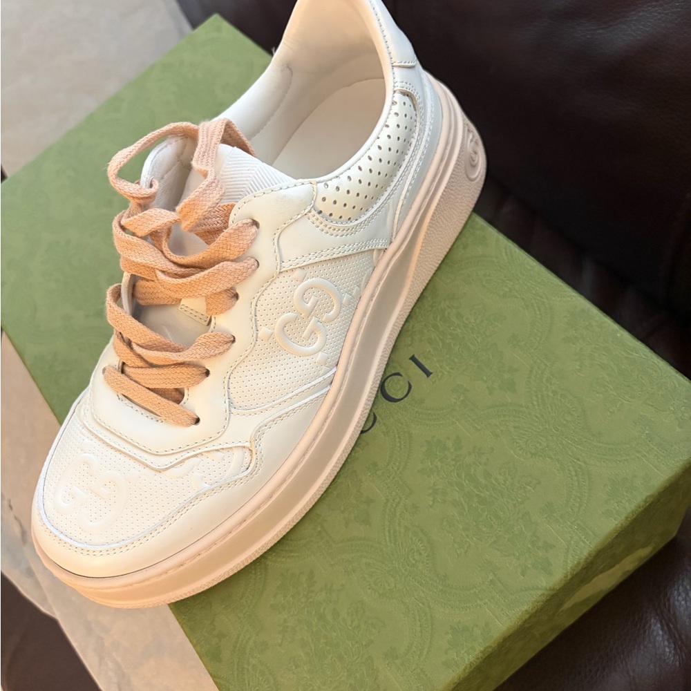 Gucci White Leather Sneakers with Blush Pink Laces